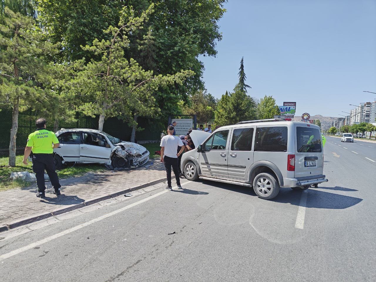 Kayseri'nin Kocasinan ilçesinde, kontrolünü kaybeden Serdar Yıldız'ın kullandığı 06 LGM
