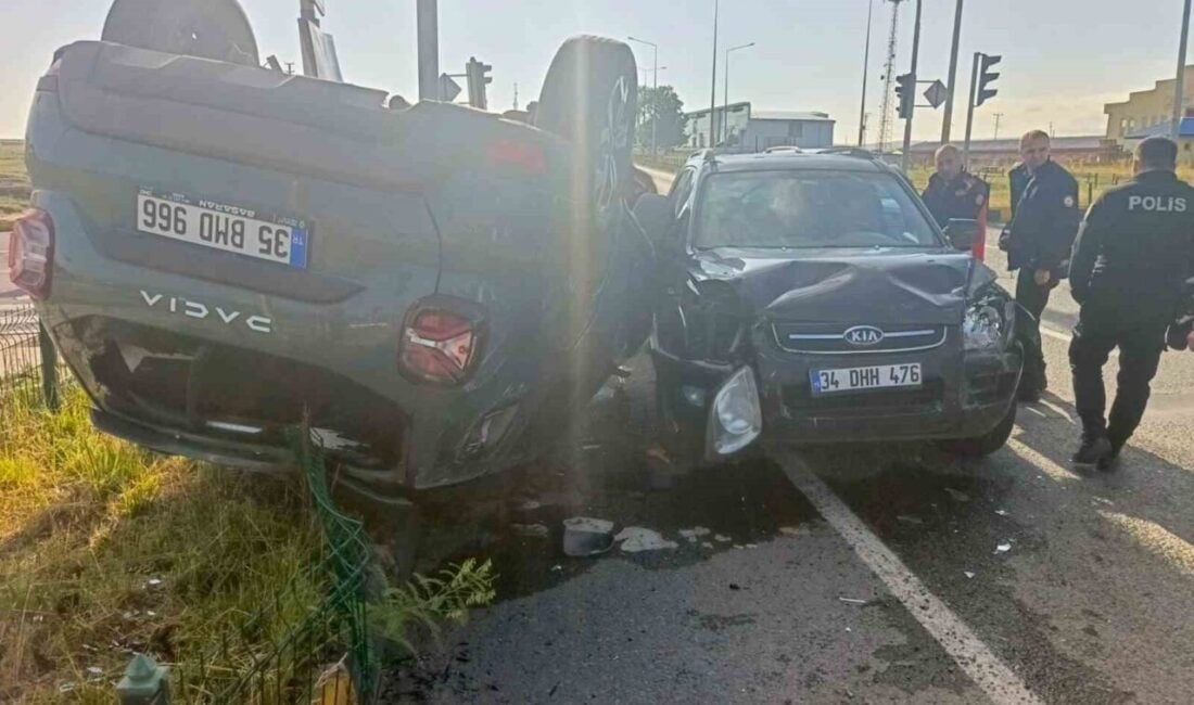 Kars’ta Havaalanı Kavşağı'nda iki aracın çarpışması sonucu meydana gelen trafik