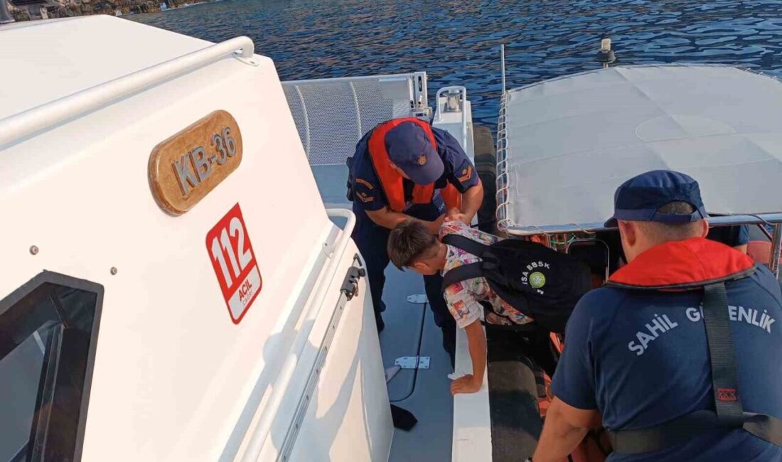 Antalya'nın Kaş ilçesinde düzenlenen operasyonda 21 düzensiz göçmen ve 1