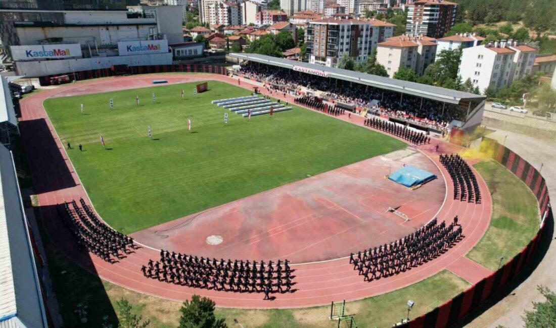 Kastamonu Polis Meslek Yüksekokulu'nda 486 polis memuru, Gazi Stadyumu'nda gerçekleştirilen
