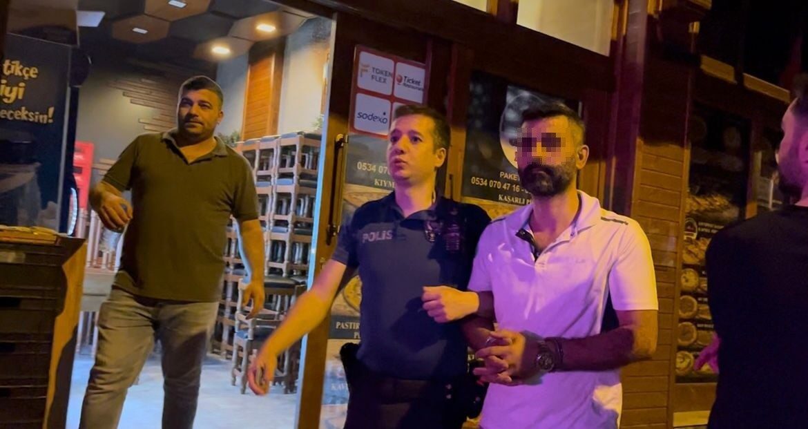 Bursa'nın Osmangazi ilçesinde alkol alan iki kişi, çevreyi rahatsız ettikten