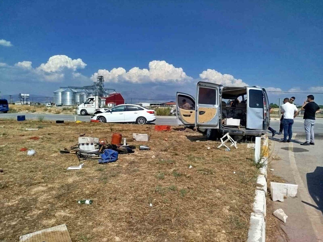Denizli'nin Çivril ilçesinde bir kavşakta gerçekleşen trafik kazasında, dikkatsizlik sonucu