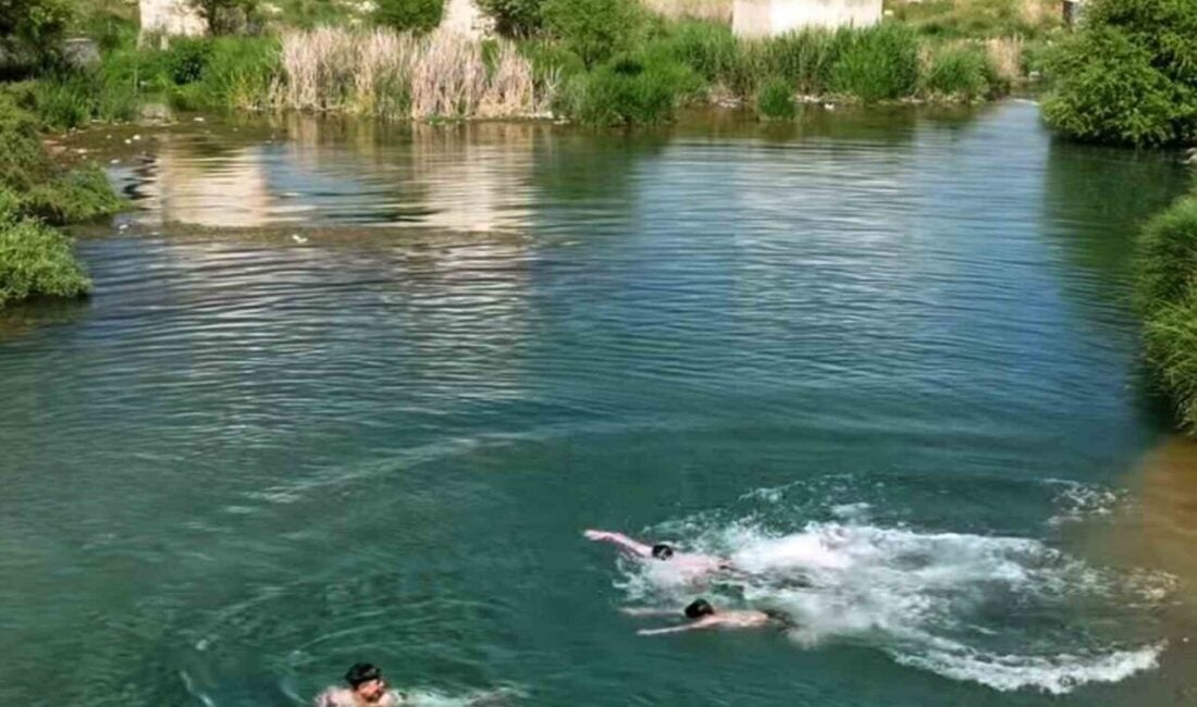 Gaziantep'in Araban ilçesinde sıcaklık 44-46 dereceyi bulunca, vatandaşlar serinlemek için