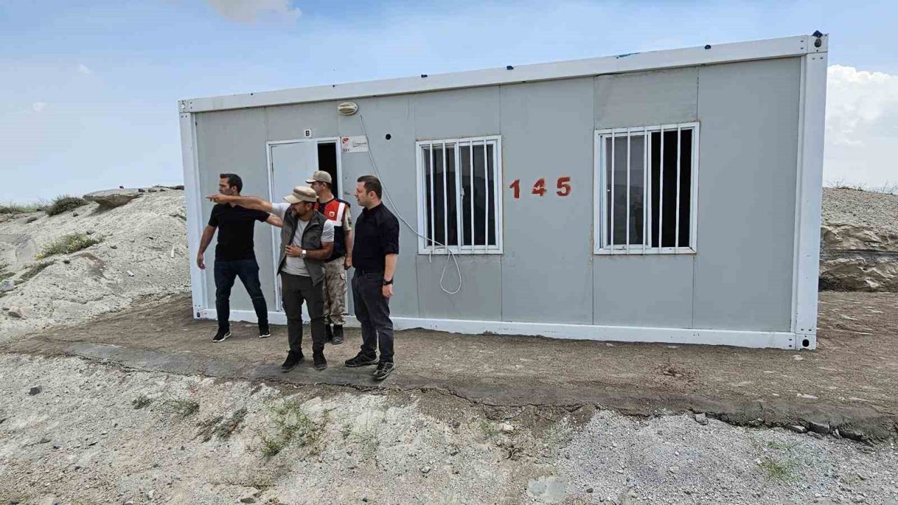 Tatvan Kaymakamı Yiğit Yaşar Demirer, ayı saldırıları nedeniyle gündeme gelen