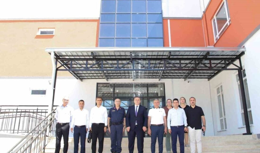 Köşk Kaymakamı Hasan Taş, tamamlanan Adnan Menderes İlkokulu'na inceleme ziyaretinde