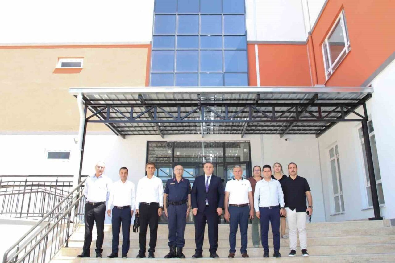 Köşk Kaymakamı Hasan Taş, tamamlanan Adnan Menderes İlkokulu'na inceleme ziyaretinde