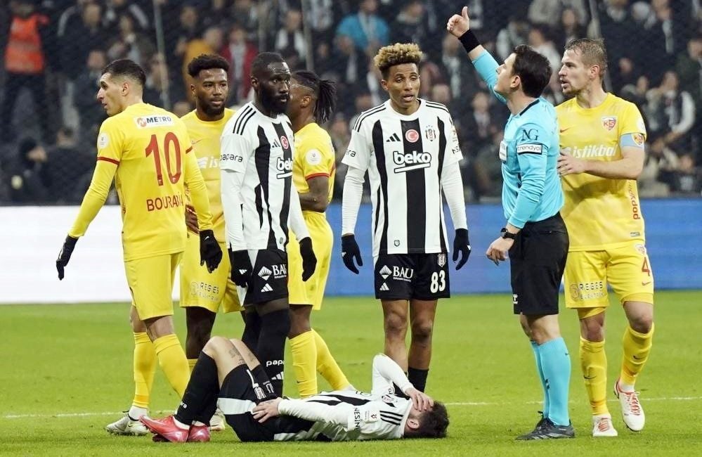 Kayserispor, Süper Lig'in ilk yarısında Beşiktaş ve Galatasaray'ı evinde, Fenerbahçe
