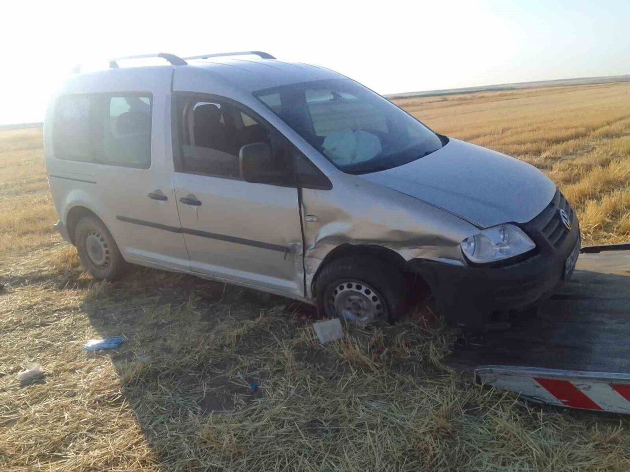 Afyonkarahisar'da hafif ticari aracın kontrolden çıkarak tarım alanına girmesi sonucu