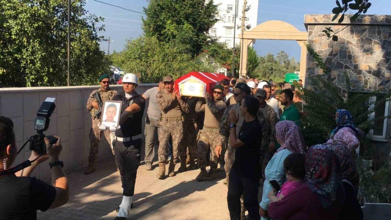 Adana'da görevli özel harekat polisi Aydoğan Sukuşu, Mersin’deki kazada hayatını