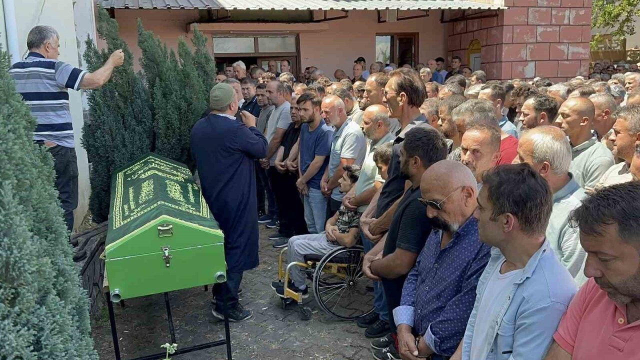 Düzce-Zonguldak kara yolunda meydana gelen kazada ağır yaralanan 11 yaşındaki