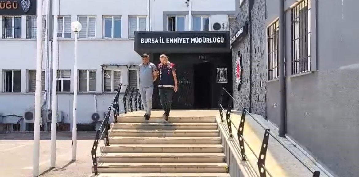 Bursa'da İ.B. isimli dolandırıcı, kendini müftü ve vali yardımcısı olarak