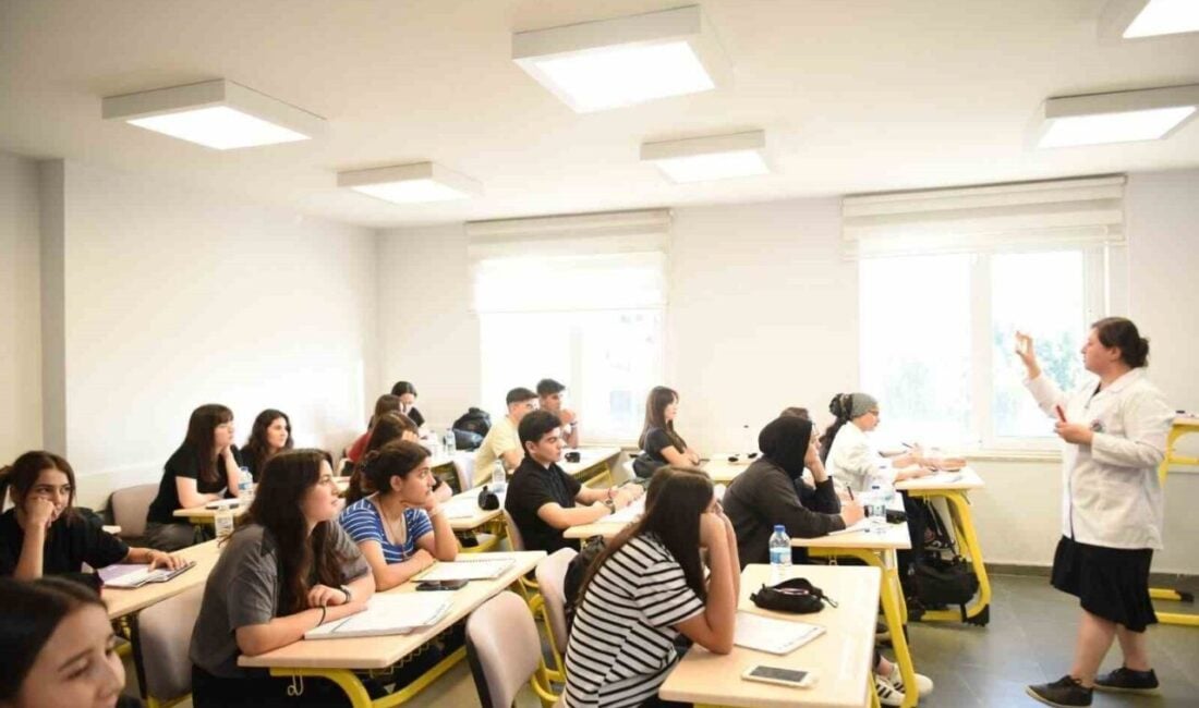 Kepez Belediyesi, üniversite sınavına hazırlanan gençler için ücretsiz YKS Hazırlık