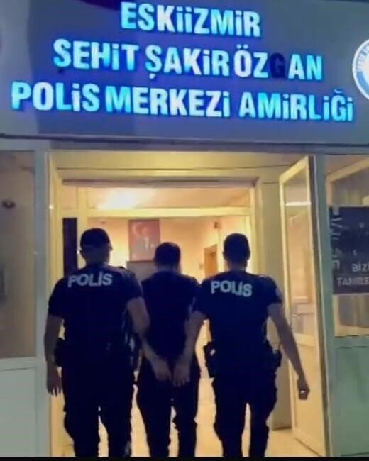 İzmir'de, "Kullanmak için uyuşturucu veya uyarıcı madde satın almak, bulundurmak"