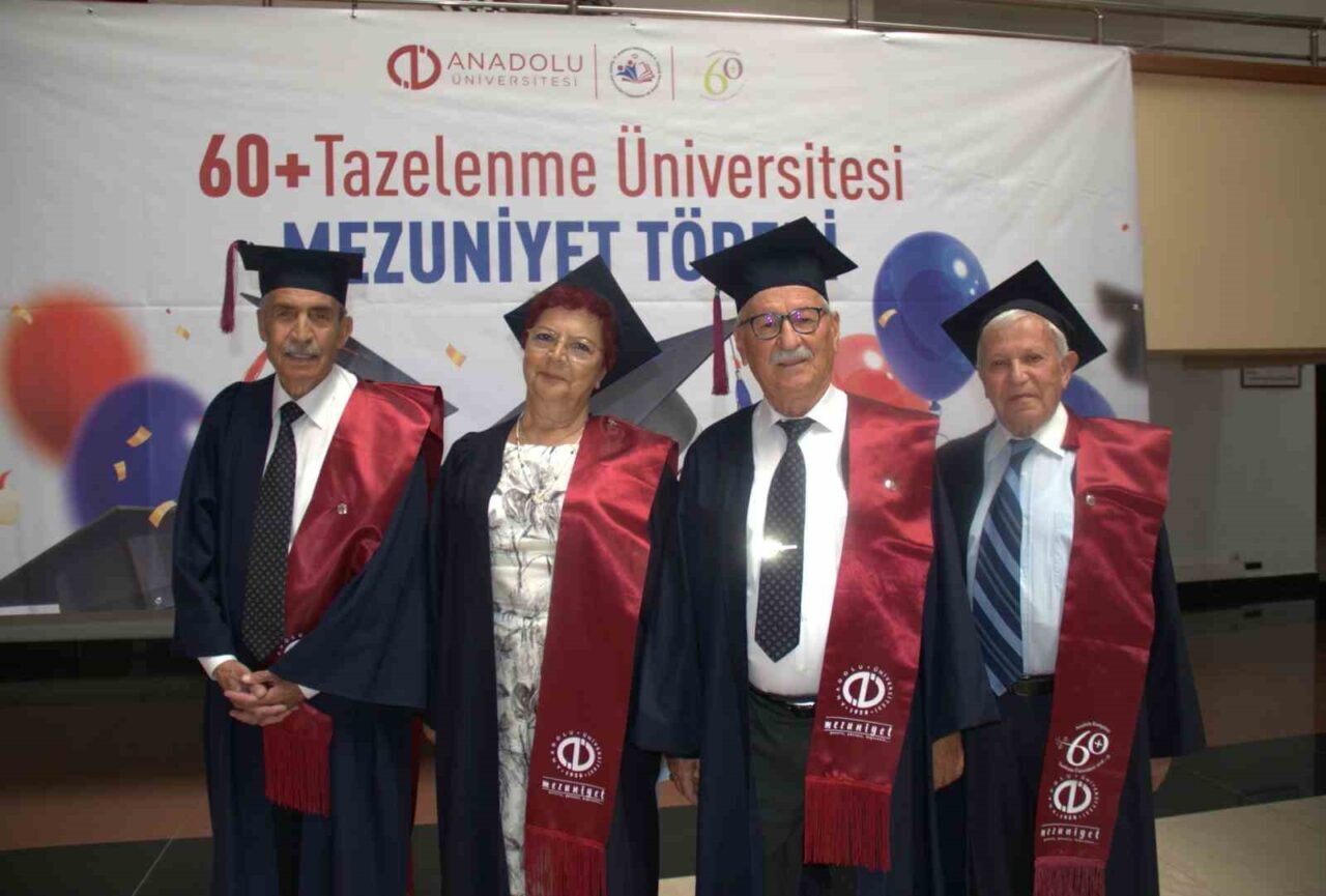 Anadolu Üniversitesi 60+ Tazelenme Üniversitesi, 41 öğrenci ile mezuniyet coşkusu