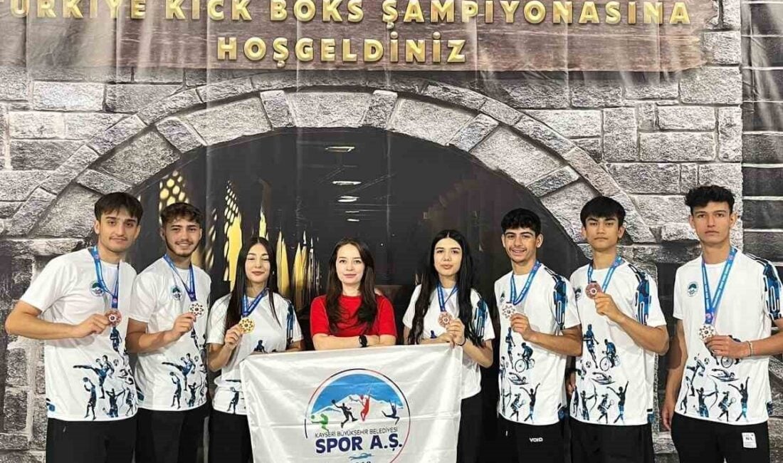Kayseri Spor A.Ş. Spor Kulübü, İzmir'de düzenlenen Türkiye Kick Boks