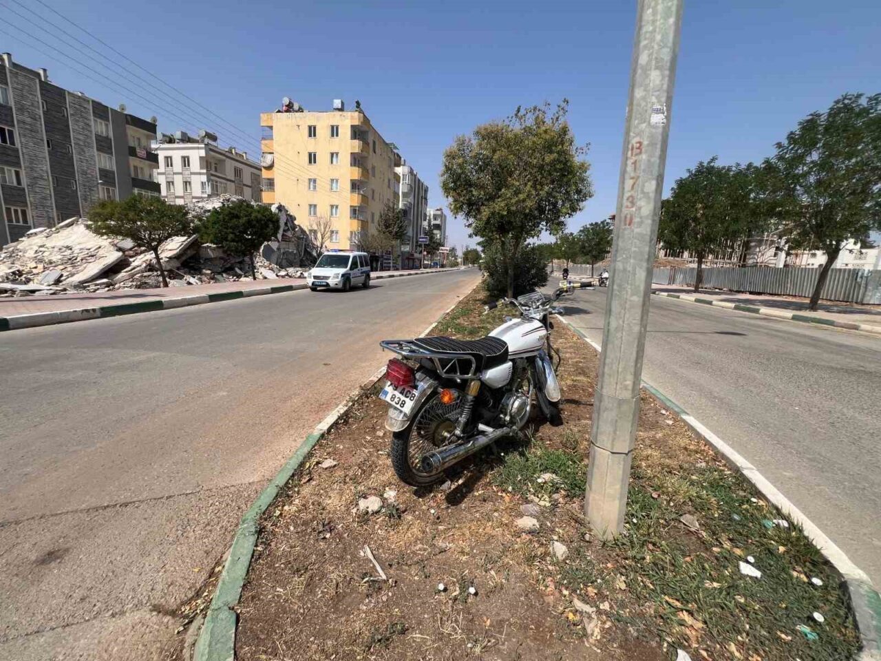 Kilis'te bir trafik kazasında otomobil ile motosiklet çarpıştı. 27 LL