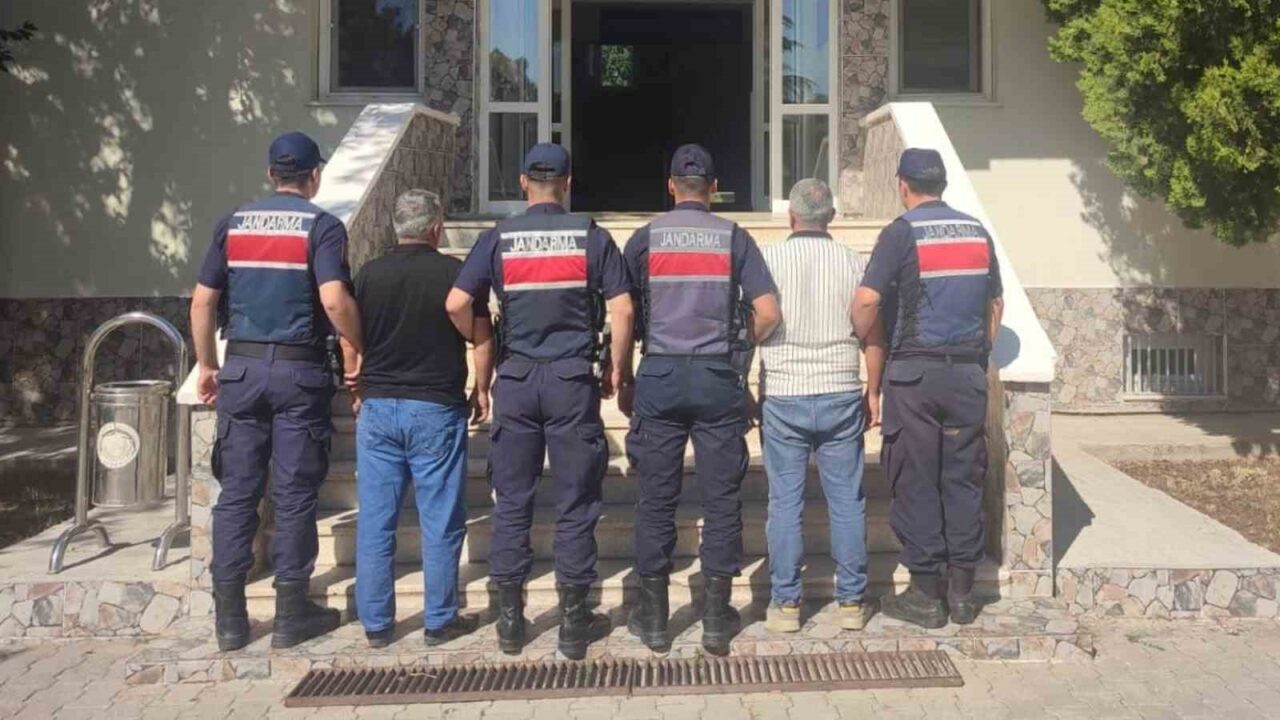 Kırıkkale'de jandarma, çeşitli suçlardan aranan 5 hükümlüyü yakaladı. A.D. (27)
