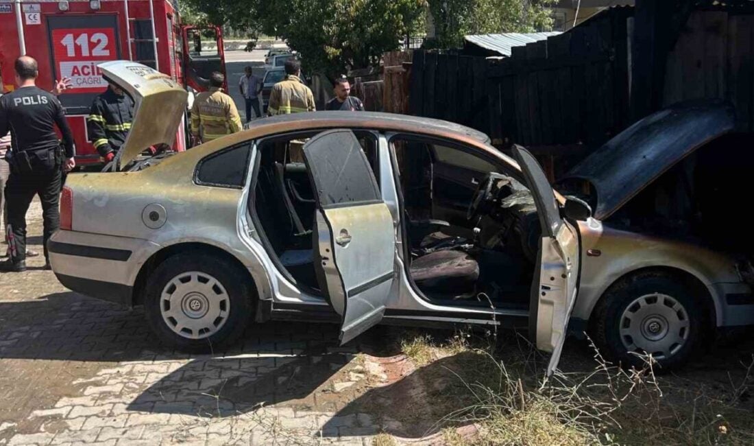 Kırıkkale'nin Gündoğdu Mahallesi'nde çıkan ot yangını, rüzgarın etkisiyle bir garaj