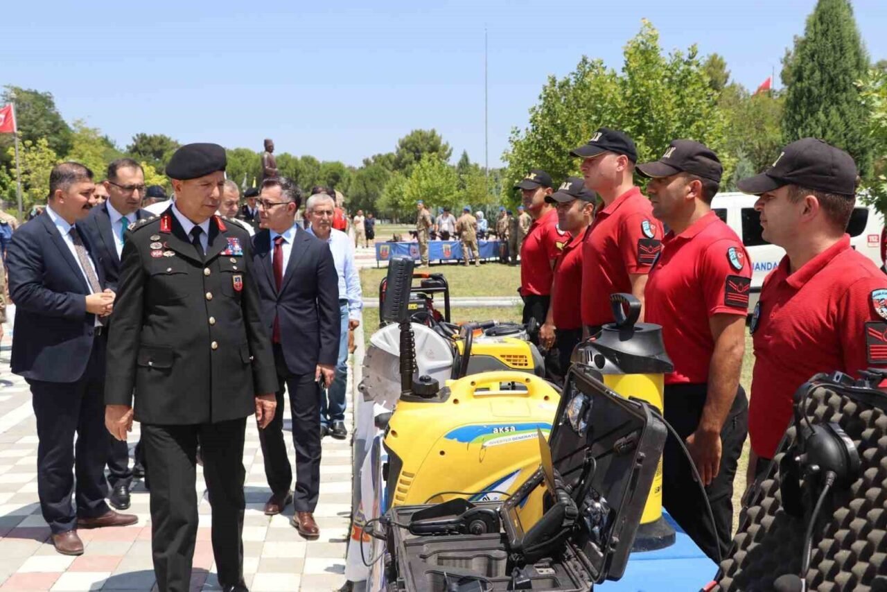 Kırkağaç Jandarma Komando Eğitim Merkezi’nde 38. dönem kursiyer uzman erbaşlar,