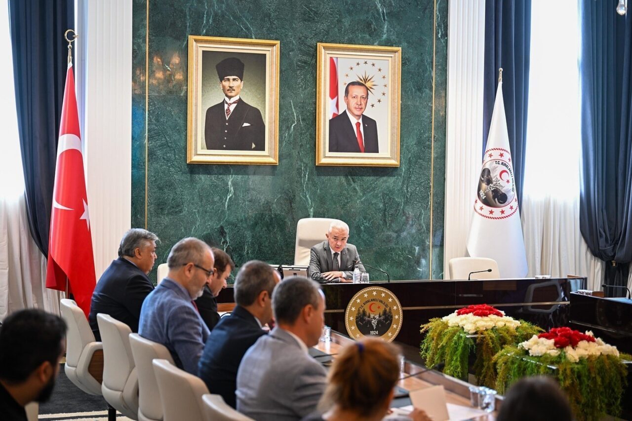 Kırklareli Valisi Uğur Turan, vatandaşların randevu taleplerini değerlendirerek valilikte görüşmeler