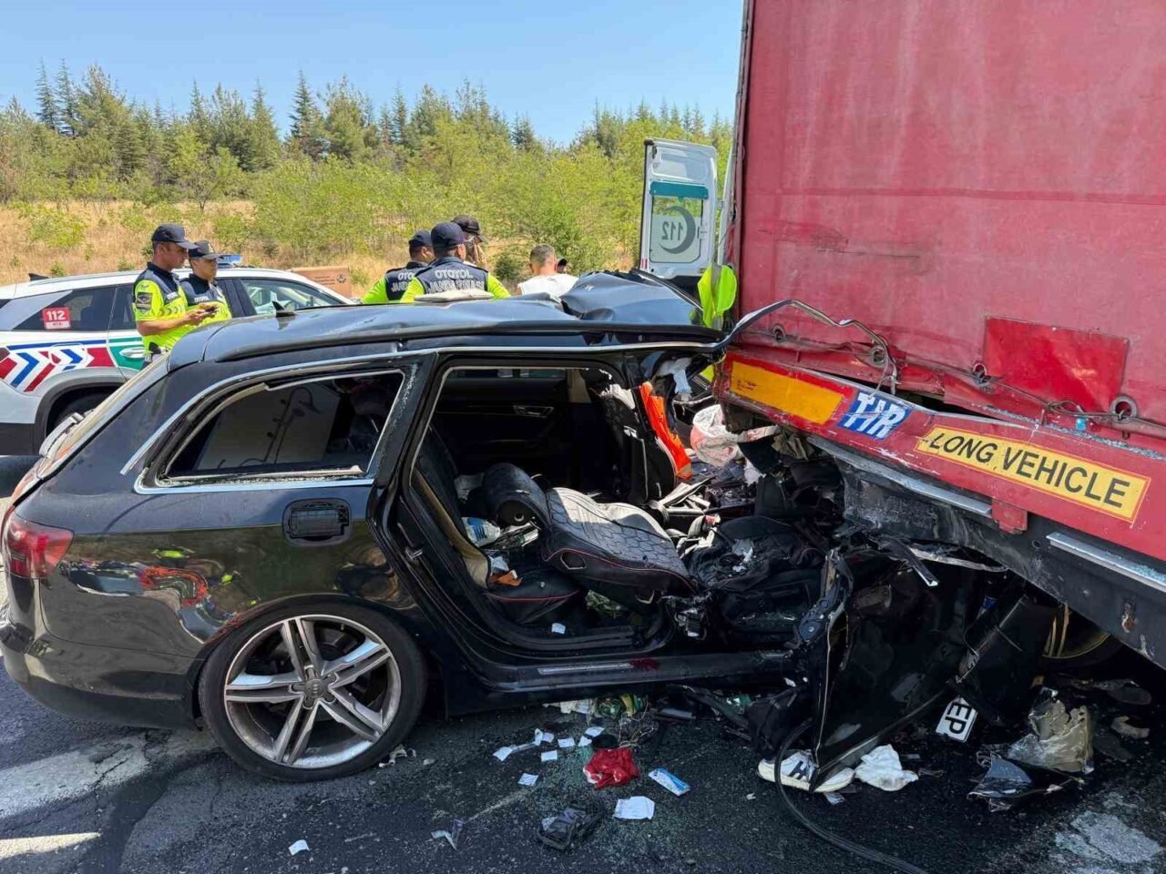 Kırklareli'nde E-80 otoyolunda meydana gelen kazada, K RA 4313 plakalı