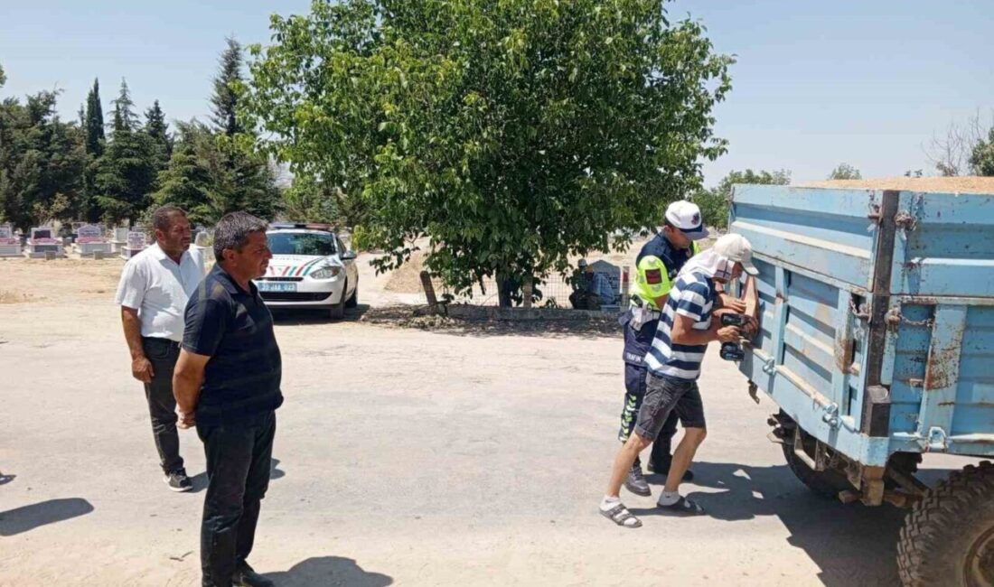 Kırklareli İl Jandarma Komutanlığı, bölgedeki traktör sürücülerine trafik güvenliği konusunda