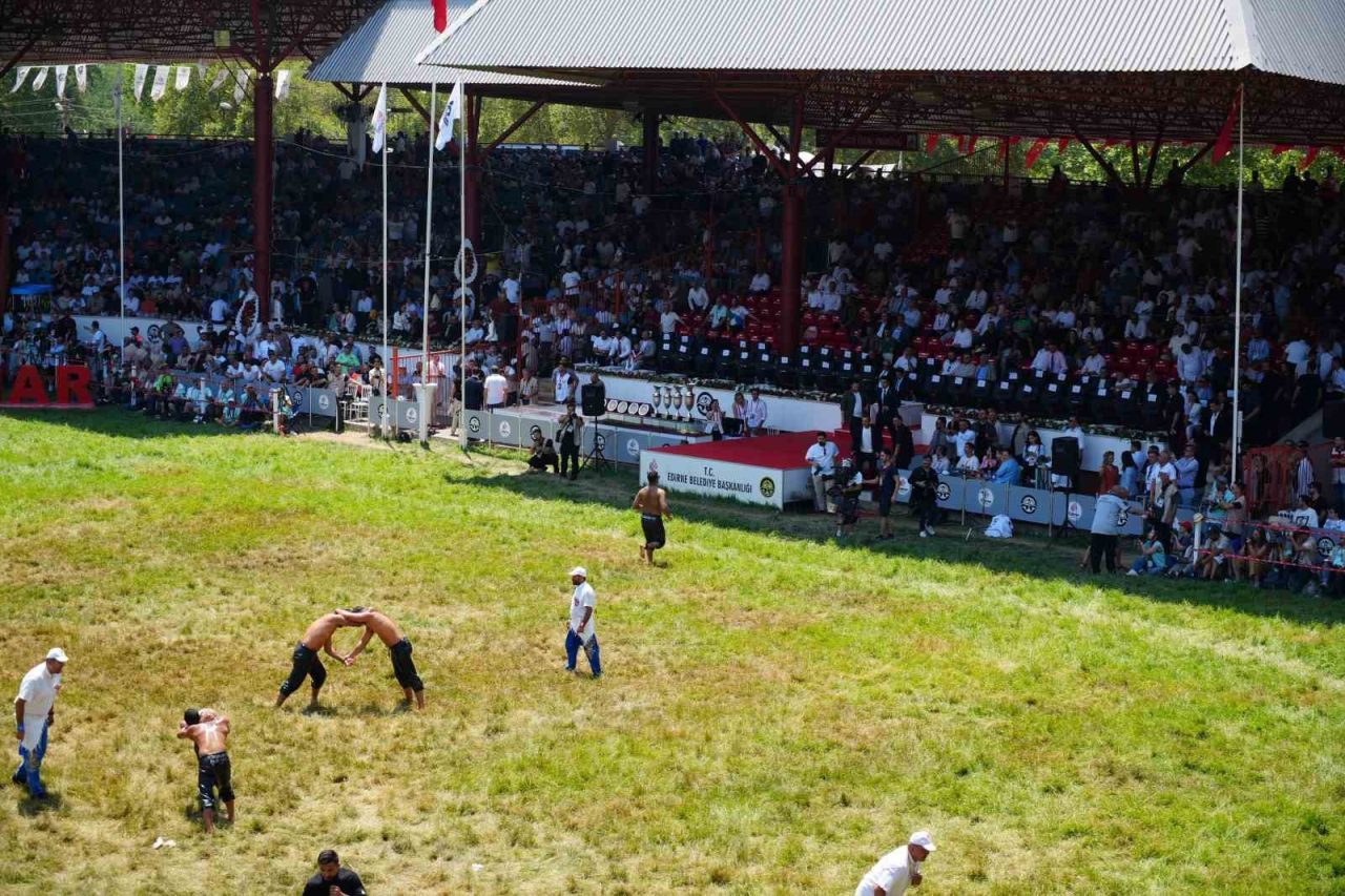 Edirne'de süren 664. Tarihi Kırkpınar Yağlı Güreşleri'nde başpehlivan yarı finalistleri