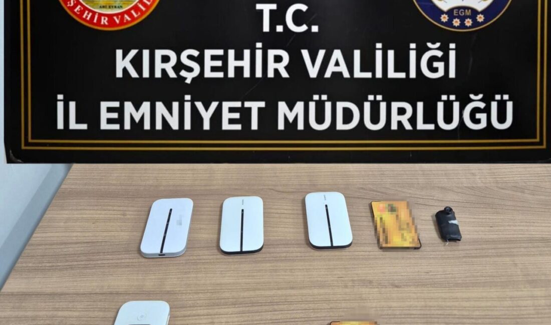 Kırşehir’in Mucur ilçesinde, ehliyet sınavında kopya çekmeye çalışan M.S. ve