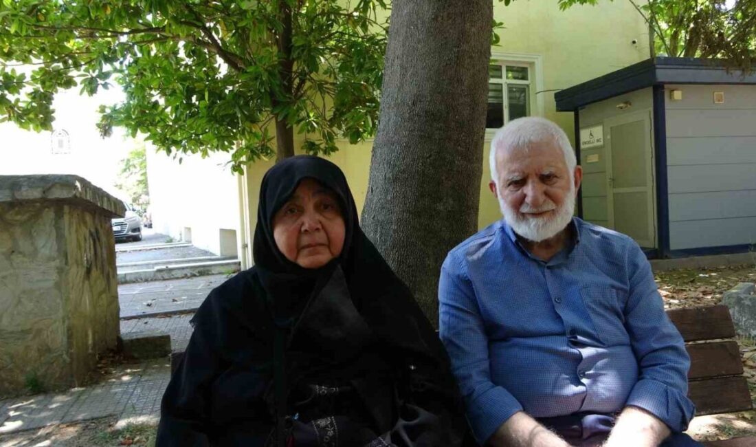 Pendik'te Aysel ve Sadık Toprak çifti, kızları ve damatlarıyla yaşadıkları