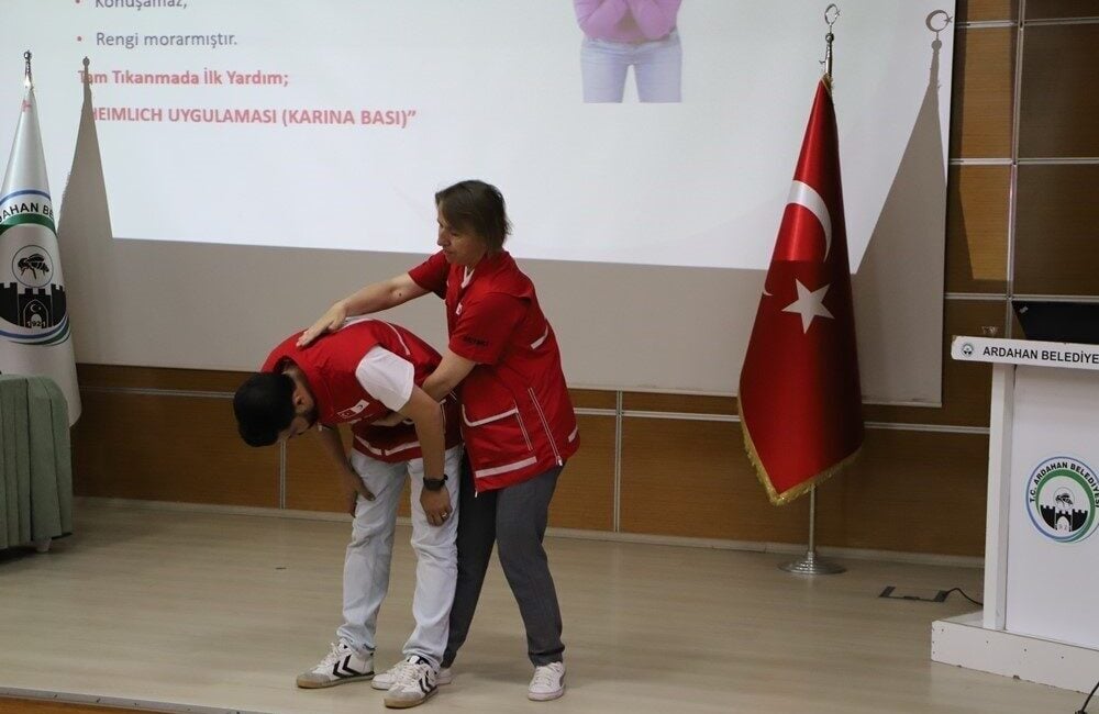 Türk Kızılayı, Ardahan Belediyesi çalışanlarına İlk Yardım Eğitimi düzenledi. Eğitim,