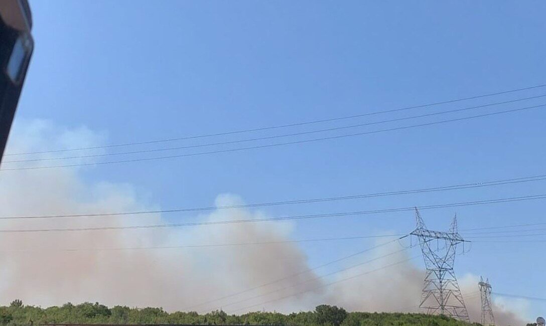 Kocaeli'nin Gebze ilçesindeki Cumaköy Mahallesi'ndeki ormanlık alanda yangın çıktığı belirtildi.