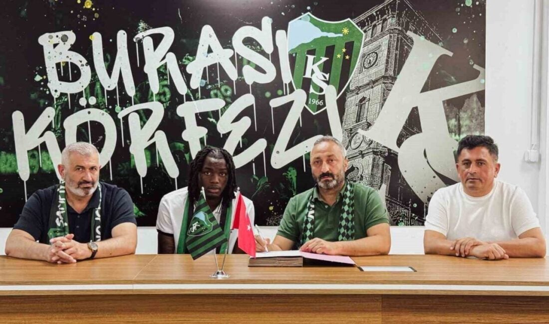 Kocaelispor, yeni sezon hazırlıkları kapsamında Joseph Nonge Boende ile resmi