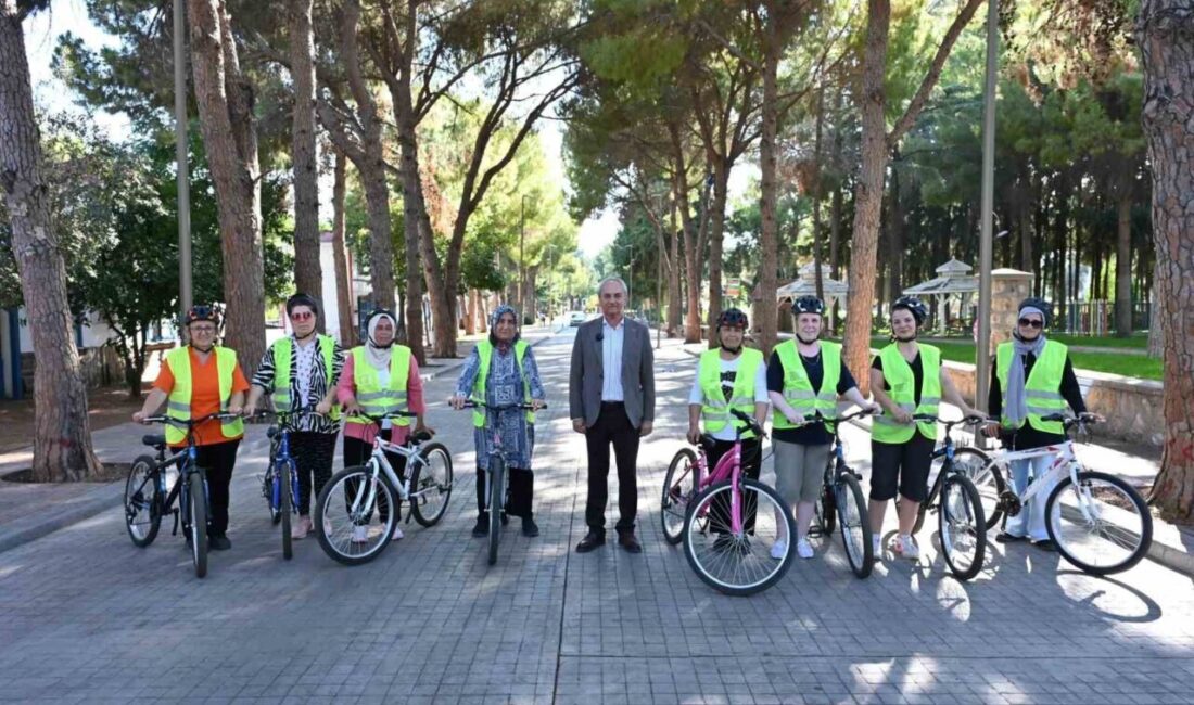 Kepez Belediye Başkanı Mesut Kocagöz, "Hayalini Sürmeye Başla" projesiyle bisiklet