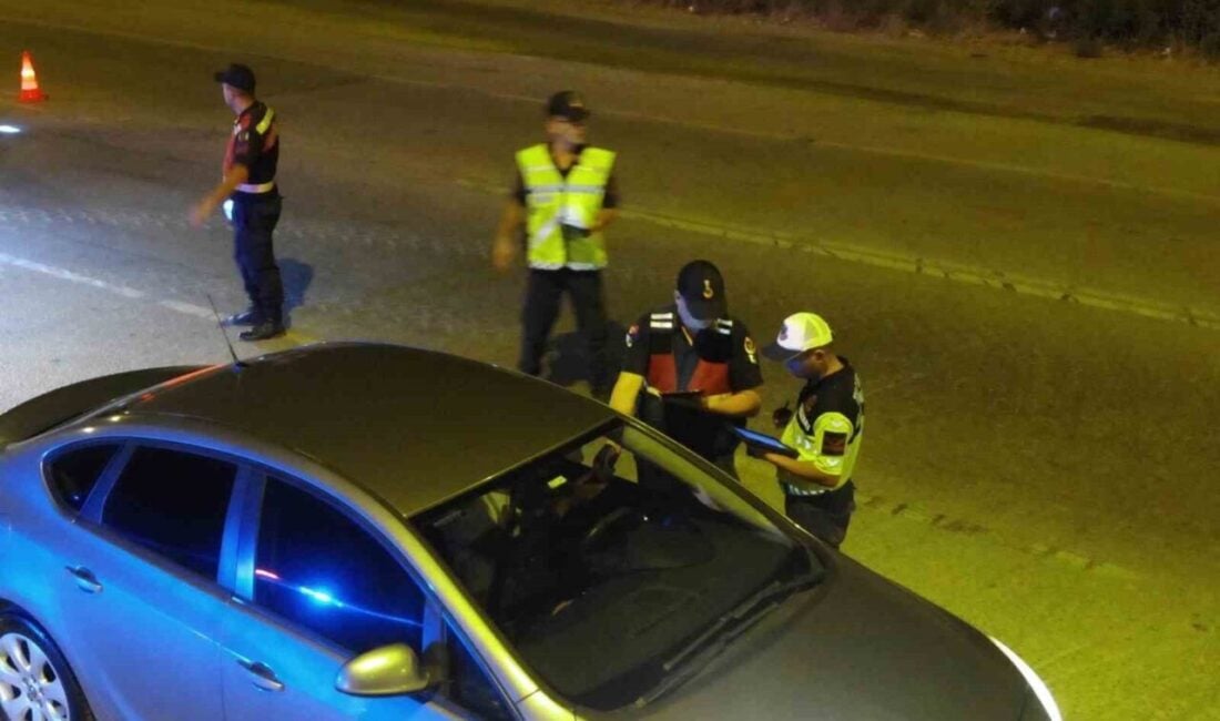 Aydın'ın Koçarlı ilçesinde jandarma, trafik kazalarını azaltmak ve suçları önlemek