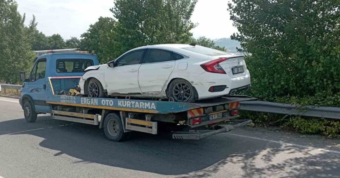 Bursa'nın İnegöl ilçesinde, Serdar Y. (36) yönetimindeki otomobil bariyerlere çarparak