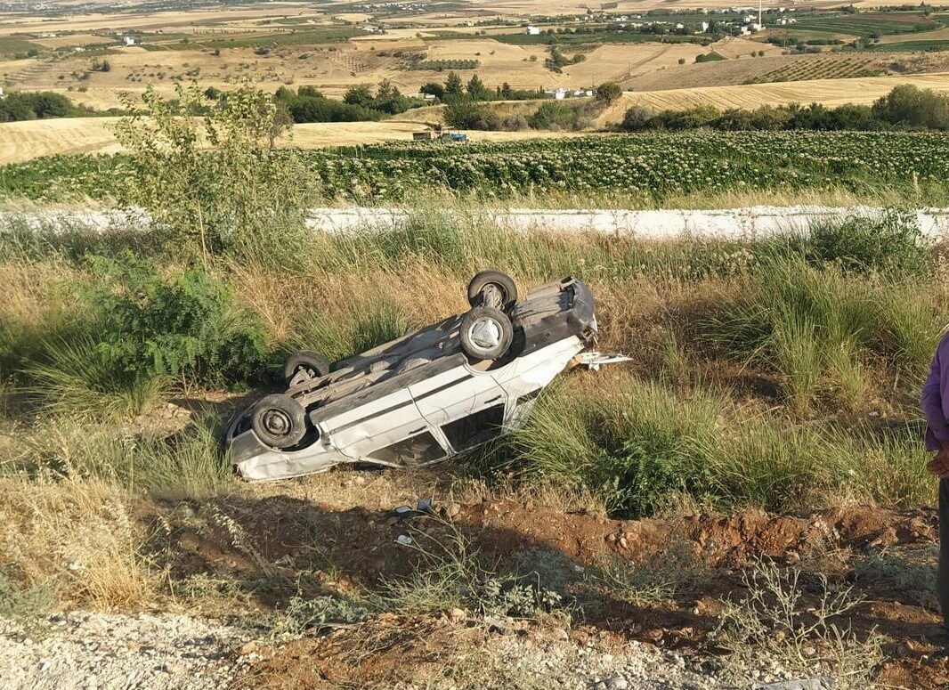 Adıyaman'da G.Ç. kontrolünü kaybettiği otomobiliyle takla attı. Kazada yaralanan sürücü,