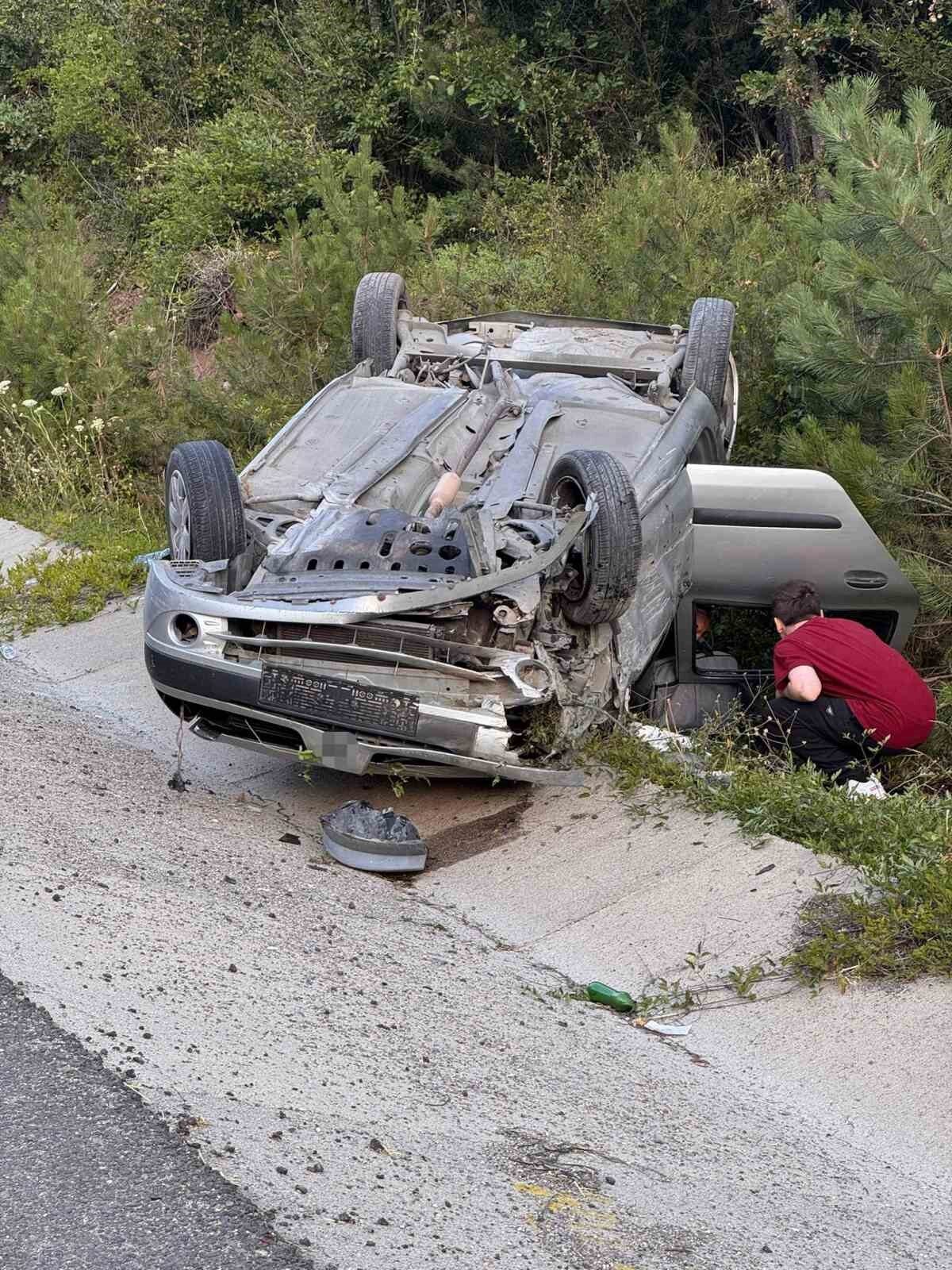 Bolu-Mengen kara yolunda bir otomobil kontrolünü kaybederek takla attı; kazada