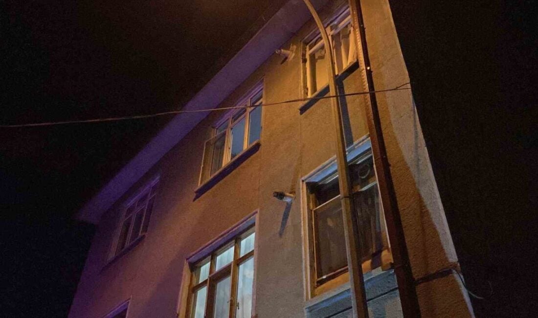 Konya'nın Meram ilçesinde, 3. kattaki evlerinin penceresinden düşen 8 yaşındaki