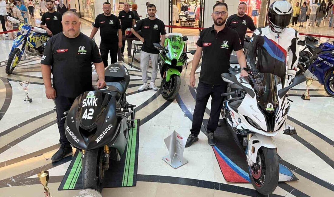 Konya'da Selçuklu Motosiklet Kulübü, alışveriş merkezinde motosiklet farkındalık etkinliği düzenledi.