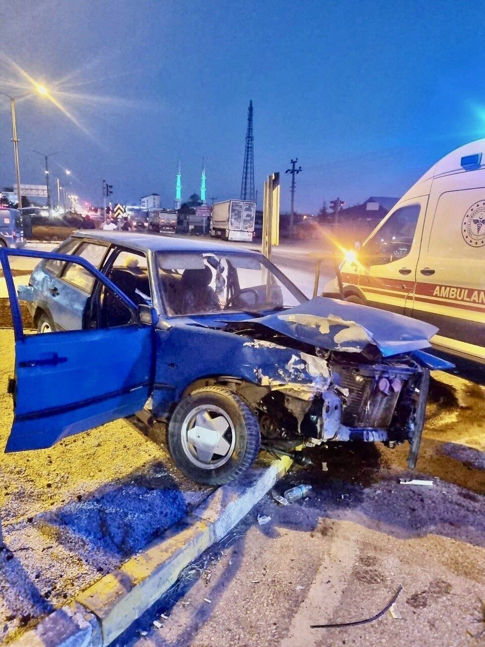 Konya'nın Kulu ilçesinde otomobil ile tırın çarpışması sonucunda A.K. (47),