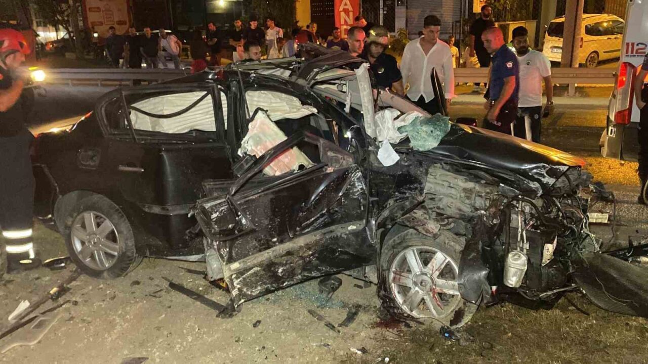 Kocaeli’nin İzmit ilçesinde 41 EF 726 plakalı otomobil, sürücüsünün kontrolünü