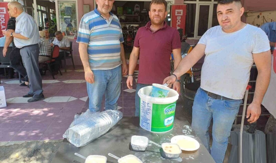 Köşk Başçayır Mahallesi esnafı, Muharrem ayı dolayısıyla aşure hayrı düzenledi.