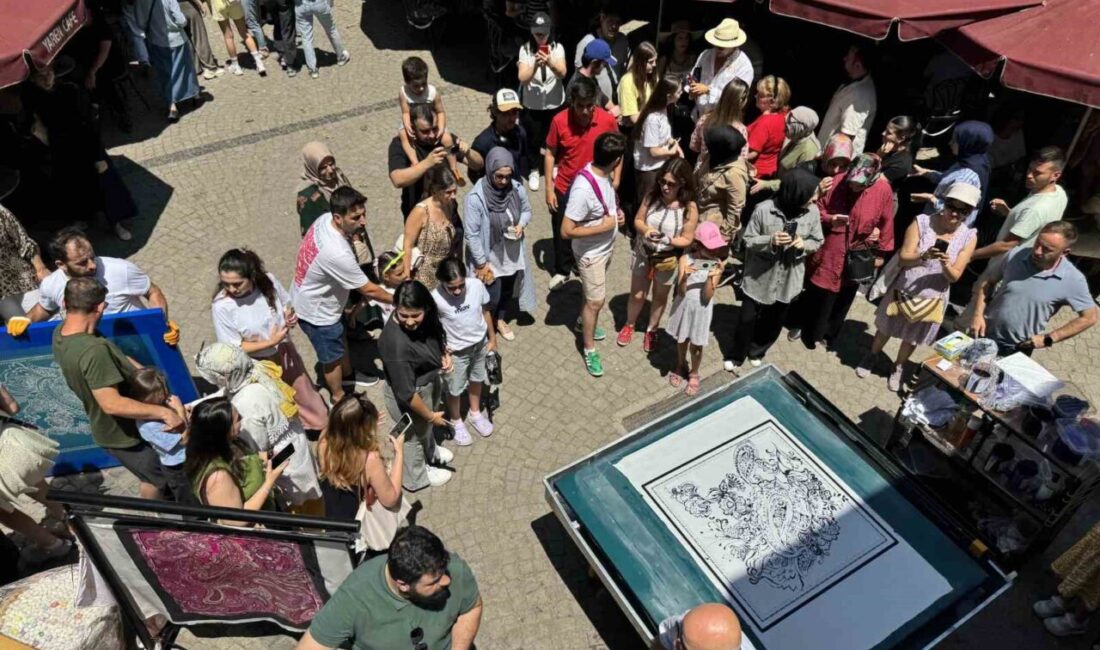 Kozahan'da düzenlenen ipek baskı atölyesi, Türkiye'nin dört bir yanından gelen