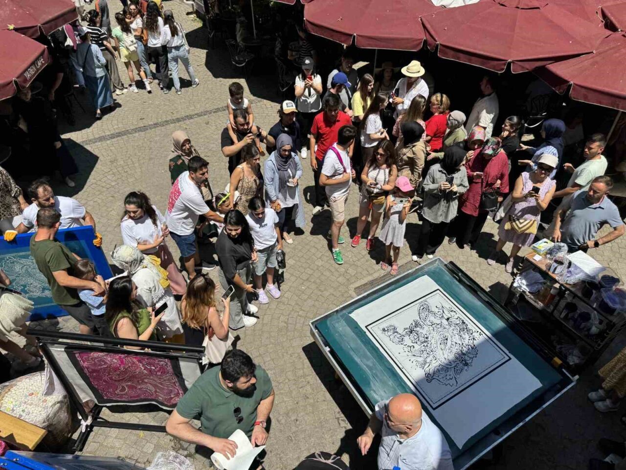 Kozahan'da düzenlenen ipek baskı atölyesi, Türkiye'nin dört bir yanından gelen