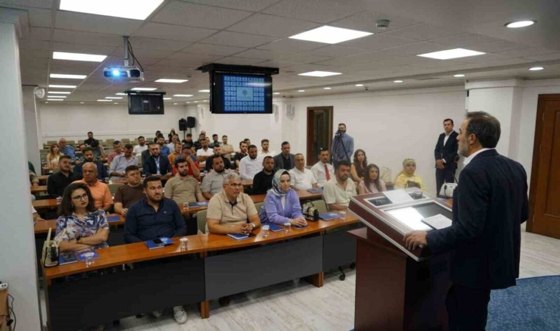 Konya Ticaret Odası (KTO) Başkanı Selçuk Öztürk, yeni üyelerle yaptığı