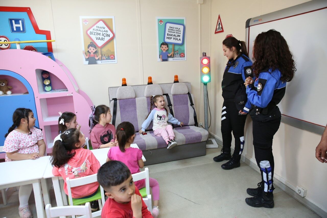 Küçükçekmece Belediyesi'nin Çocuk Trafik Eğitim Parkı, 5-12 yaş arası çocuklara