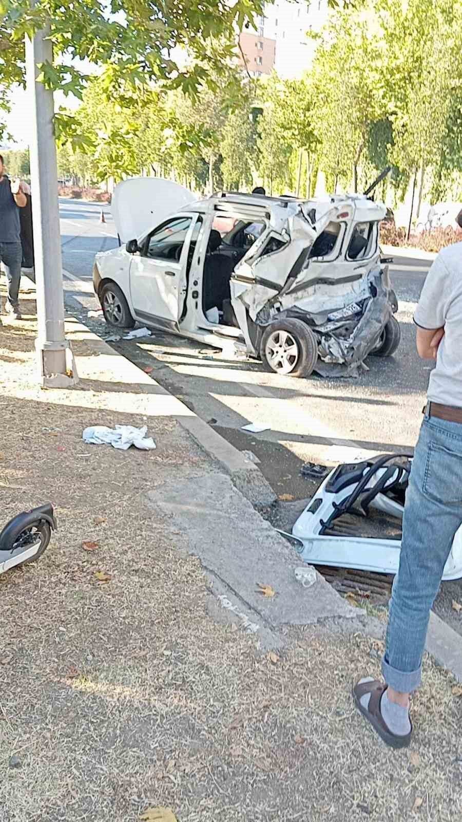 Küçükçekmece'de meydana gelen trafik kazasında, 34 DUG 926 plakalı hafif