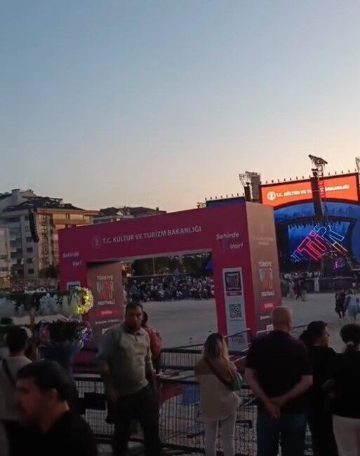 Bursa'daki "Kültür Yolu Festivali" kapsamında Ferhat Göçer konseri öncesi, etkinlik