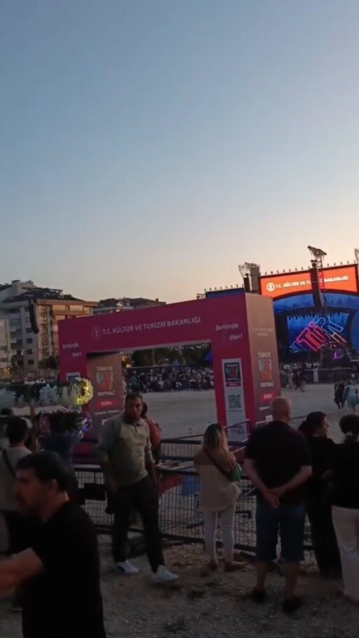 Bursa'daki "Kültür Yolu Festivali" kapsamında Ferhat Göçer konseri öncesi, etkinlik
