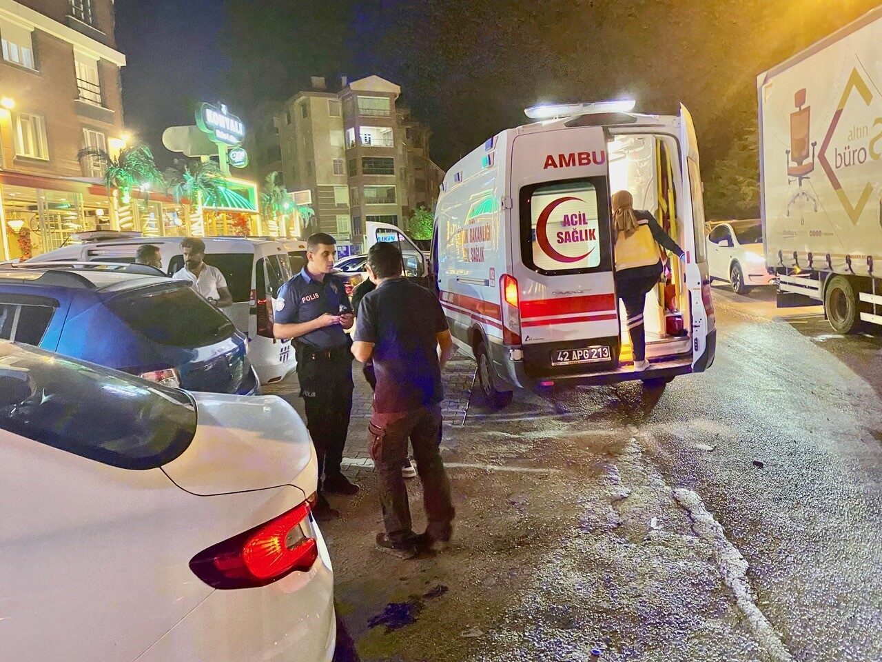 Konya'nın Kulu ilçesinde iki otomobilin kırmızı ışıkta çarpışması sonucu bir